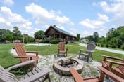 Rustic Cabin, Dock, Hot Tub, Firepit, Kayaks & Games