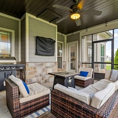 Lakin It Easy-Pool, Twin Creeks Marina, & Dry Creek Beach