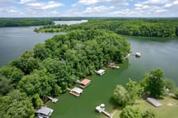 Rustic Cabin, Dock, Hot Tub, Firepit, Kayaks & Games