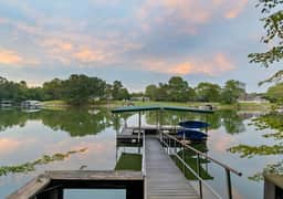 Lakeside Bliss w/Dock, Kayaks, Fire Pit, Foosball