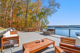 *Rare* Lake Luxury-Sleeps 32, 10 Bedrooms, 2 Docks
