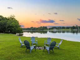 Barefoot Dreams Waterfont w/Flat Lot, Pool, Paddleboards
