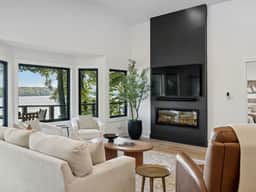 *Rare* Lake Luxury-Sleeps 32, 10 Bedrooms, 2 Docks