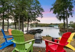 Hook, Wine, & Sinker-Sleeps 28, Dock, Hot Tub, Kayaks/SUPs