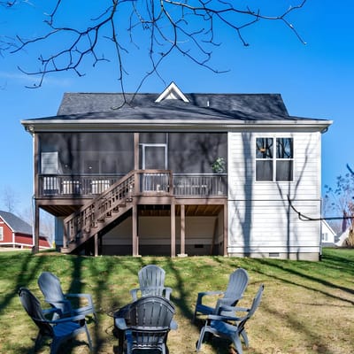 Still Waters Retreat w/3king Beds,Tesla Charger, Marina Access