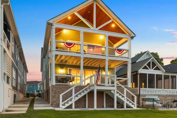 Barefoot Dreams Waterfont w/Flat Lot, Pool, Paddleboards - Image 1