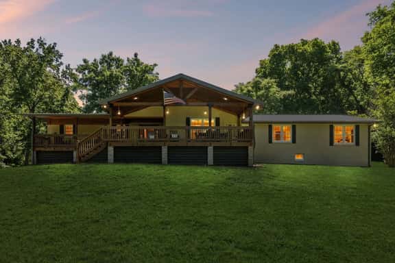 Stay Awhile Farm Retreat - Image 1
