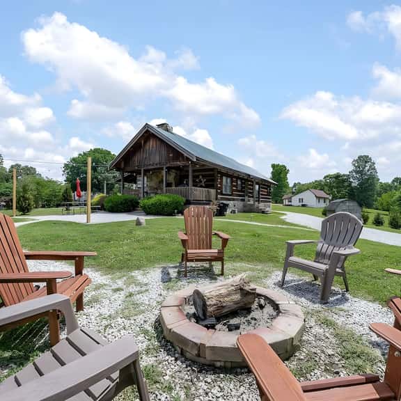 Rustic Cabin, Dock, Hot Tub, Firepit, Kayaks & Games - Image 1