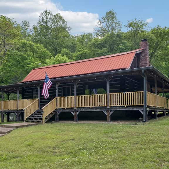 Whispering Oaks Lake Cabin - Image 1