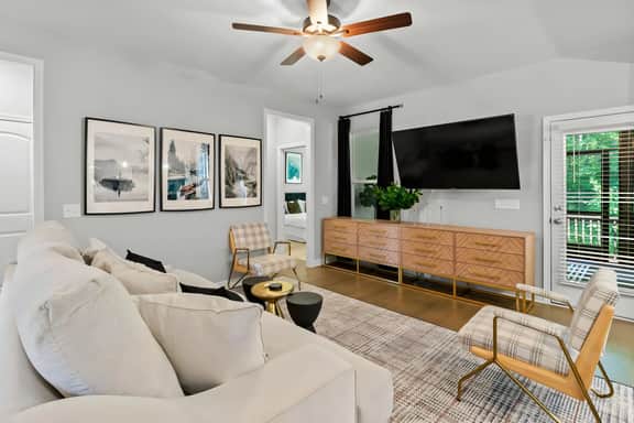 Still Waters Retreat w/3king Beds,Tesla Charger, Marina Access