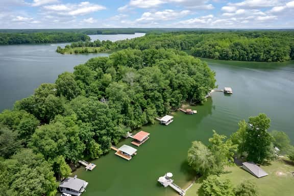 Rustic Cabin, Dock, Hot Tub, Firepit, Kayaks & Games