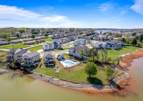 Barefoot Retreat wKayaks, SUPs, Pool, Arcade Game, Foosball