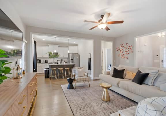 Still Waters Retreat w/3king Beds,Tesla Charger, Marina Access