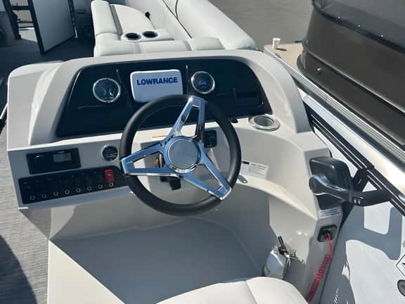 Tritoon Boat Rental