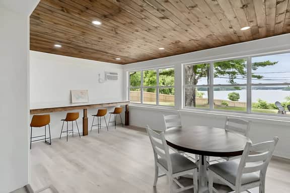 Sunset Cove- Lake Home, Dock, Fire Pit, Hot Tub, Game Room, Etc