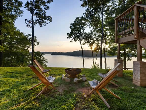 Sunset Shores-Breathtaking Lake Views w/Mesmerizing Sunsets