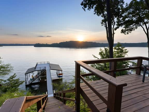 Sunset Shores-Breathtaking Lake Views w/Mesmerizing Sunsets