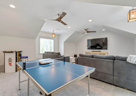 Lakeside Retreat-New Lakeside Home w/kayaks, Game Room, Billiards