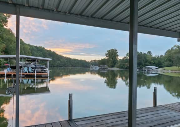 Lakeside Bliss w/Dock, Kayaks, Fire Pit, Foosball