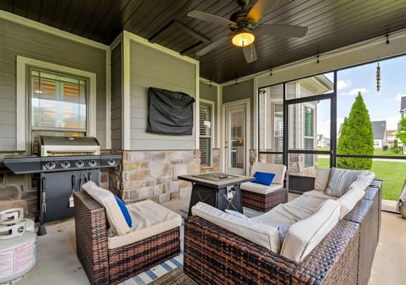 Lakin It Easy-Pool, Twin Creeks Marina, & Dry Creek Beach