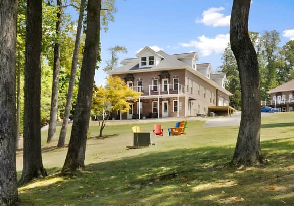Hook, Wine, & Sinker-Sleeps 28, Dock, Hot Tub, Kayaks/SUPs