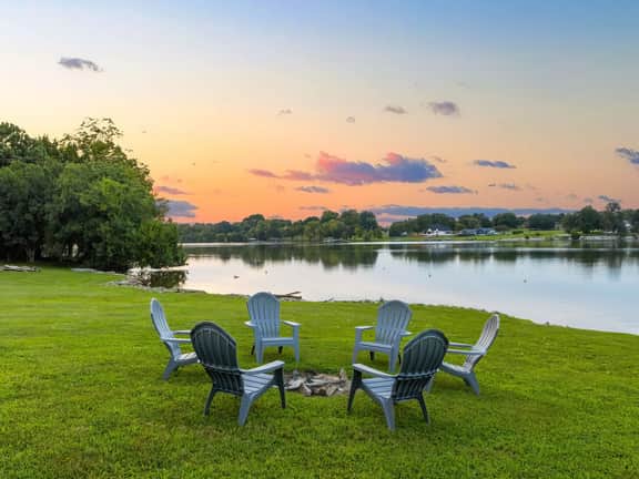 Barefoot Dreams Waterfont w/Flat Lot, Pool, Paddleboards