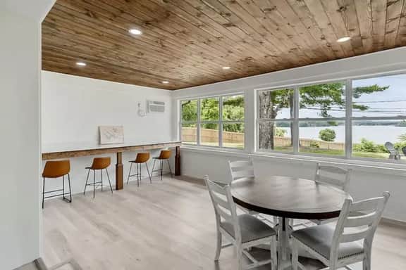 Sunset Cove- Lake Home, Dock, Fire Pit, Hot Tub, Game Room, Etc