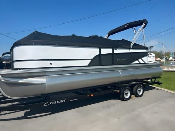 Tritoon Boat Rental