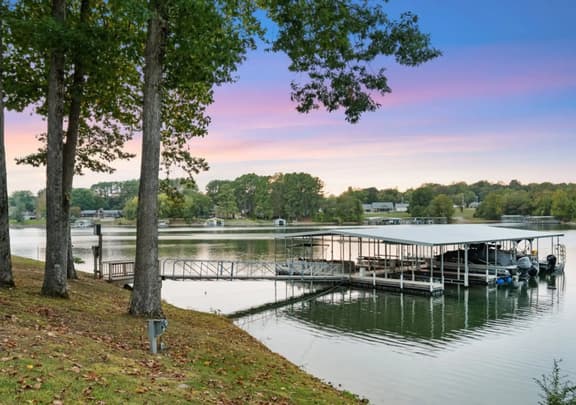 Hook, Wine, & Sinker-Sleeps 28, Dock, Hot Tub, Kayaks/SUPs