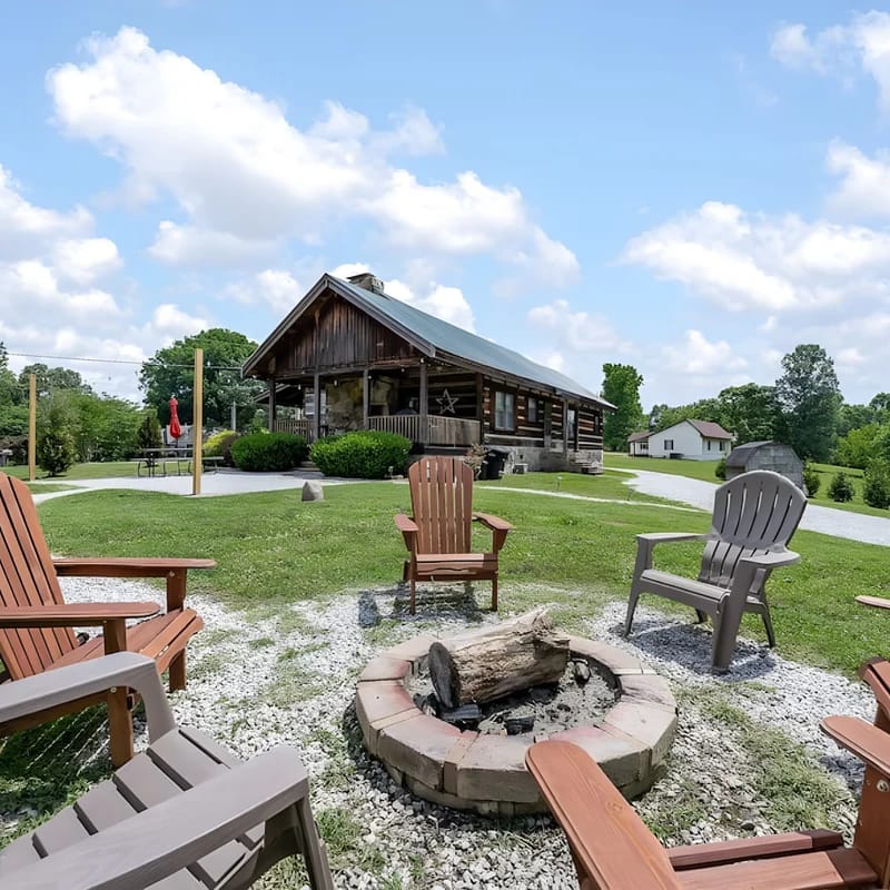 Rustic Cabin, Dock, Hot Tub, Firepit, Kayaks & Games